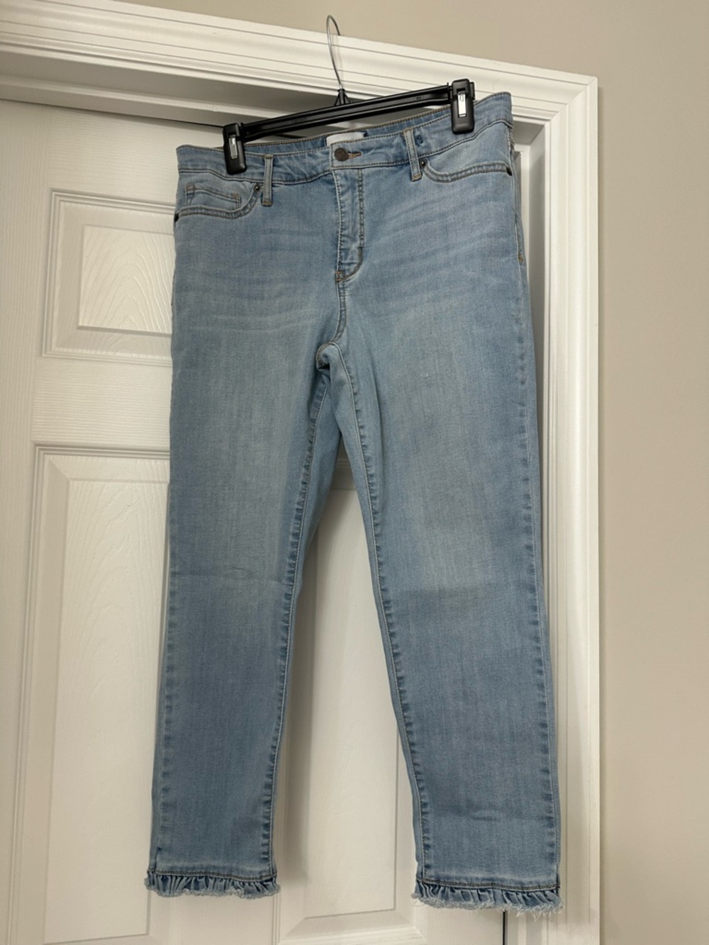 crown & ivy Light Blue Cropped Jeans with Frayed Hem